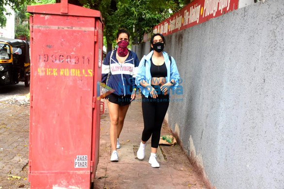 photos aisha sharma and neha sharma spotted in bandra 3