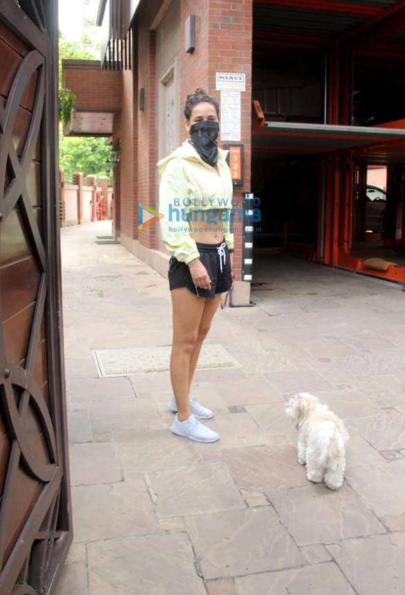 Photos: Aisha Sharma snapped in Bandra Photos: Aisha Sharma snapped in Bandra