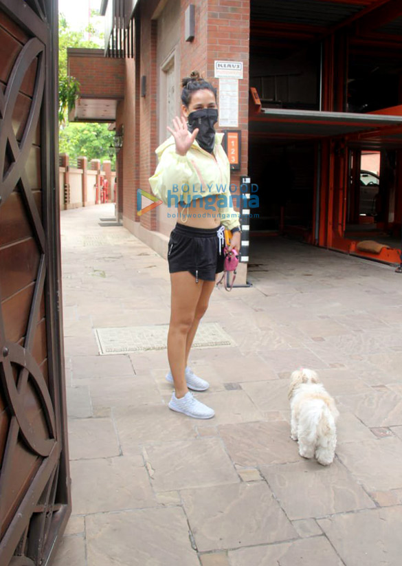 photos aisha sharma spotted in bandra 3 7