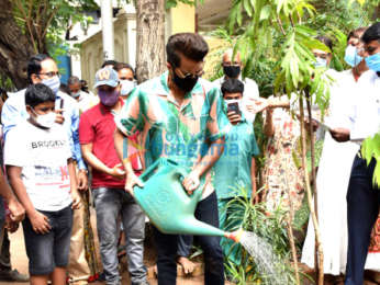 Photos: Anil Kapoor snapped at a tree plantation drive in Juhu