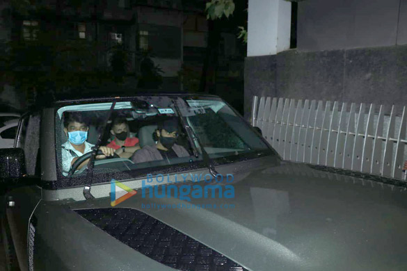 photos arjun kapoor snapped in bandra 2