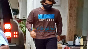 Photos: Arjun Kapoor snapped with his sister at Hinduja Hospital