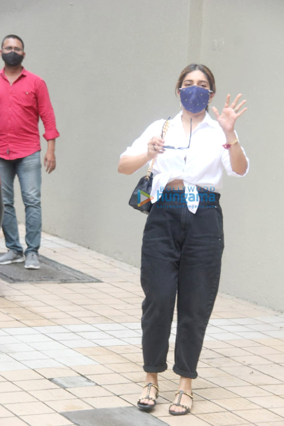 photos bhumi pednekar snapped in bandra 2