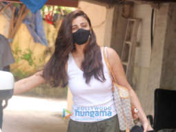 Photos: Daisy Shah spotted in Bandra