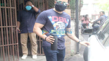 Photos: Emraan Hashmi spotted at a dubbing studio in Bandra