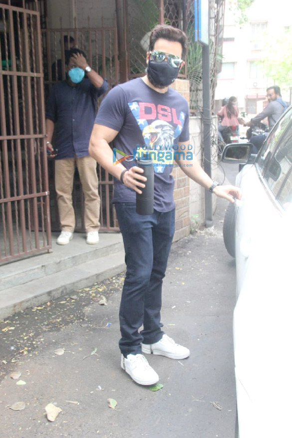 photos emraan hashmi spotted at a dubbing studio in bandra 3 2