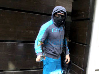 Photos: Emraan Hashmi spotted at gym in Bandra