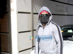 Photos: Emraan Hashmi spotted at the gym in Bandra
