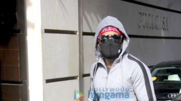 Photos: Emraan Hashmi spotted at the gym in Bandra