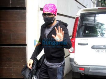 Photos: Emraan Hashmi spotted in Bandra