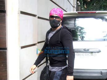 Photos: Emraan Hashmi spotted in Bandra