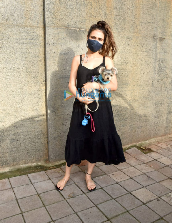 photos fatima sana shaikh snapped in juhu 2 3