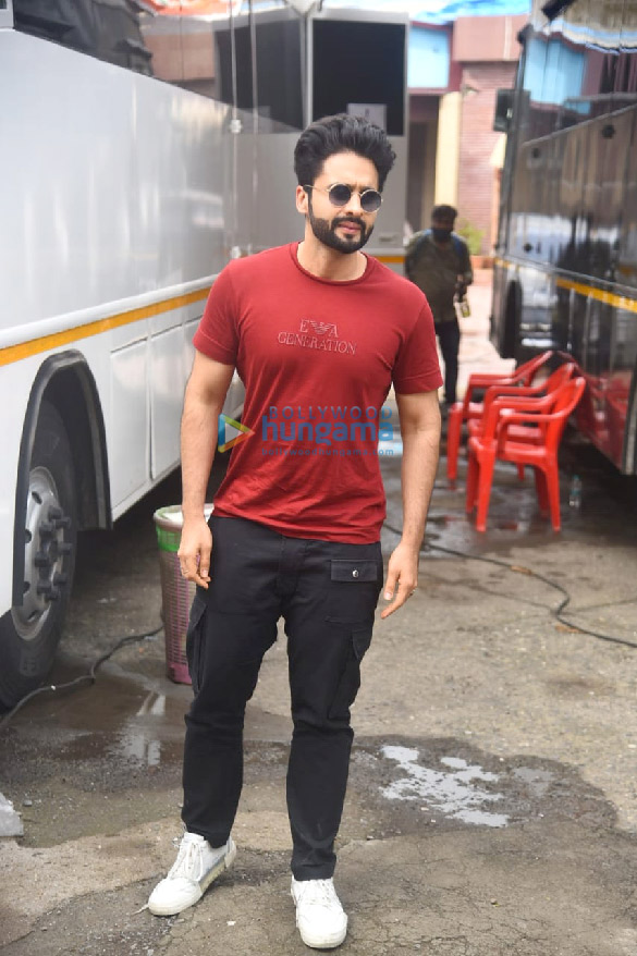 photos jackky bhagnani tiger shroff and remo dsouza spotted outside sj studio in saki naka 5
