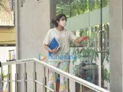 Photos: Janhvi Kapoor snapped at Hinduja hospital in Khar