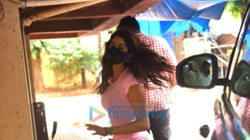 Photos: Janhvi Kapoor snapped at gym in Khar