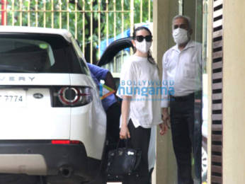Photos: Karishma Kapoor spotted in Khar