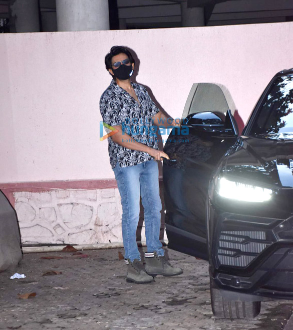 photos kartik aaryan snapped at sanjay leela bhansalis office 4 2