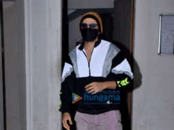 Photos: Kartik Aaryan snapped at a dance class in Andheri