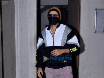 Photos: Kartik Aaryan snapped at a dance class in Andheri