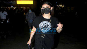 Photos: Mouni Roy snapped at the airport