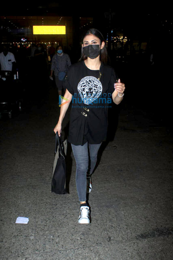 Photos: Mouni Roy snapped at the airport