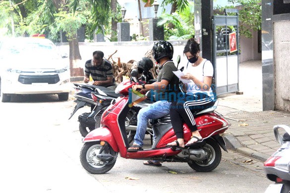 Photos: Nora Fatehi spotted outside a clinic in Bandra Photos: Nora Fatehi spotted outside a clinic in Bandra