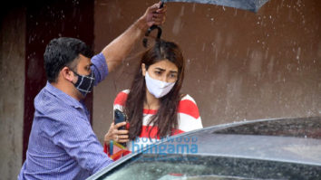 Photos: Pooja Hegde and Sara Ali Khan spotted at a pilates studio