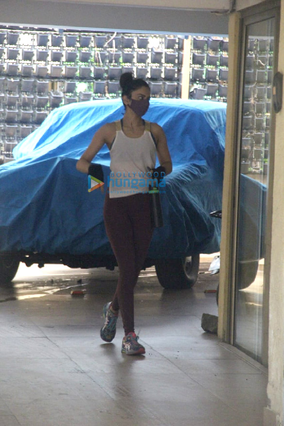 photos rakul preet singh spotted in bandra 3 9