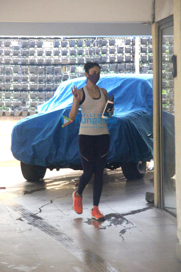 photos rakul preet singh spotted in bandra 4 4
