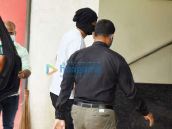 Photos: Ranbir Kapoor snapped at a clinic in Khar