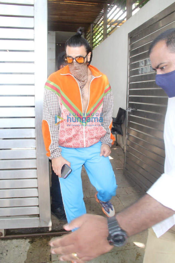 Photos: Ranveer Singh and Katrina Kaif spotted at Zoya Akhtar’s house at Bandstand Photos: Ranveer Singh and Katrina Kaif spotted at Zoya Akhtar’s house at Bandstand