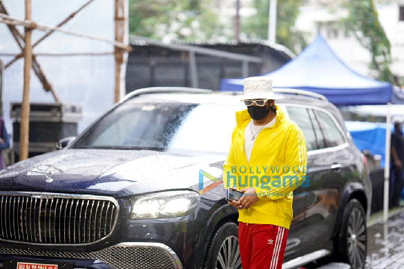 photos ranveer singh snapped on the sets of a shoot 1