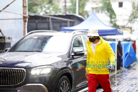 photos ranveer singh snapped on the sets of a shoot 2