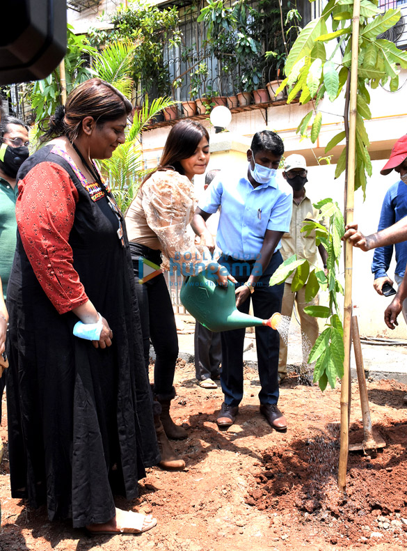 photos ranvir shorey with his son haroon shorey and singer saniya saiyad join bmcs be a tree parent mega vriksha campaign 1