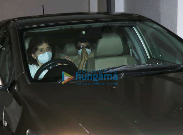 photos rekha snapped at manish malhotras house in bandra 1