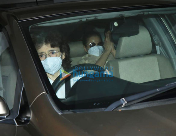 photos rekha snapped at manish malhotras house in bandra 3