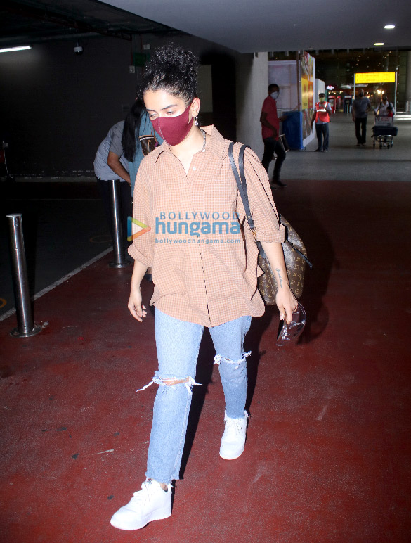 photos sanya malhotra snapped at the airport 2