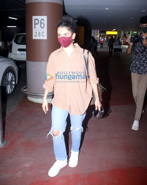 photos sanya malhotra snapped at the airport 3