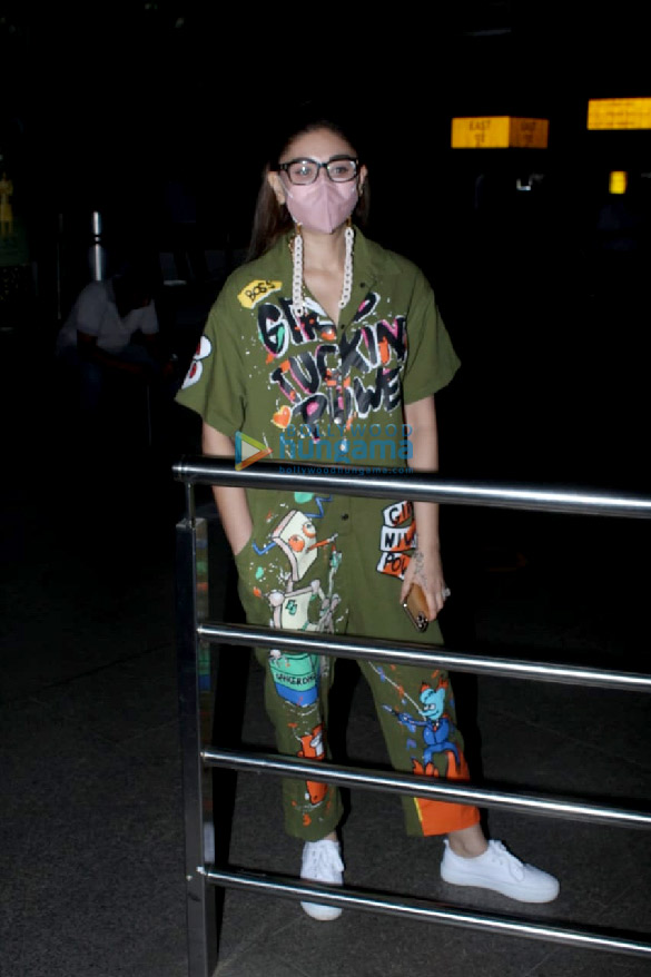 photos shefali jariwala snapped at the airport 2
