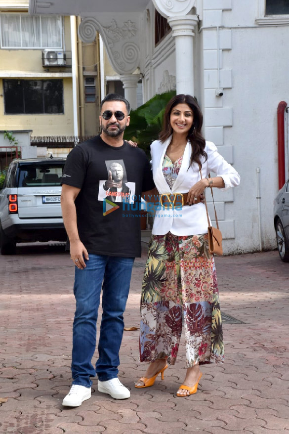 photos shilpa shetty and raj kundra snapped at their residence in juhu 1