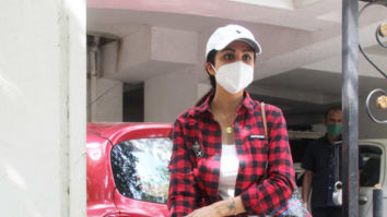 Photos: Shilpa Shetty spotted outside a clinic in Khar