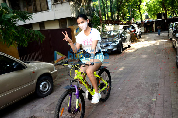 photos sonal chauhan snapped cycling in versova 3