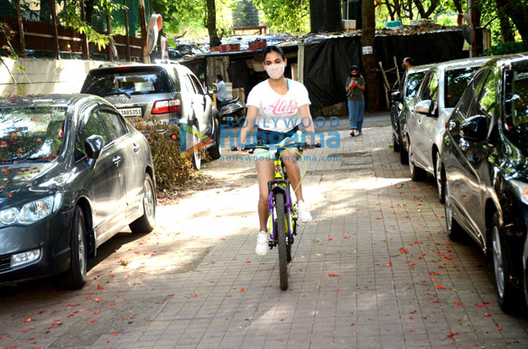 photos sonal chauhan snapped cycling in versova 4