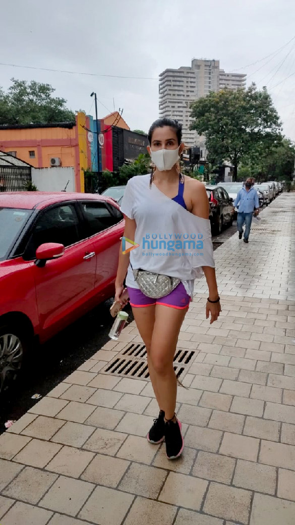 photos sonnalli seygall snapped at the gym 2