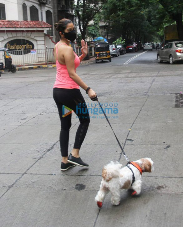 photos sophie choudry spotted in bandra 3 10