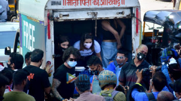 Sunny Leone and Daniel Weber snapped distributing food at Earth cafe in Bandra