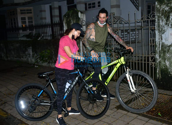 photos sunny leone with husband spotted cycling in bandra 2
