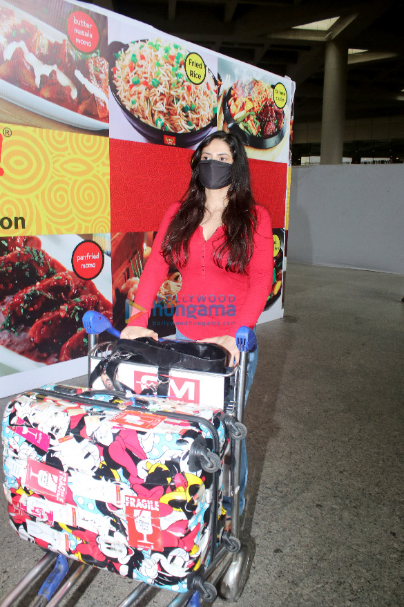 photos taapsee pannu rakul preet singh and zareen khan snapped at the airport 2