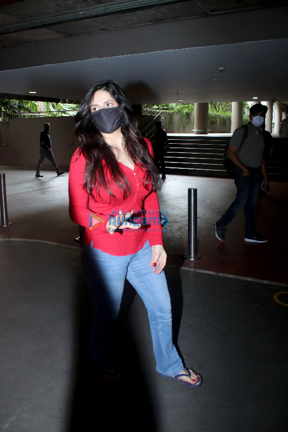 photos taapsee pannu rakul preet singh and zareen khan snapped at the airport 3