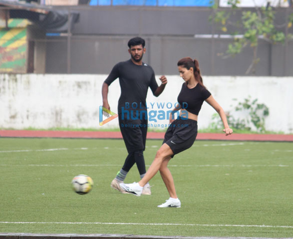 photos tiger shroff disha patani and others snapped playing football in bandra 566 1